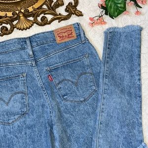 Levi 721 High Rise Skinny Jeans size 28